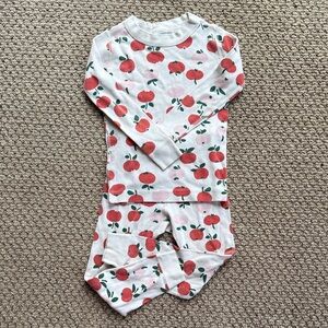 Hanna Andersson Pajama Set with Apple Print